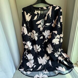 Lane Bryant No Peek Tunic Top 26/28 | Navy & Pale Pink | MSRP $69